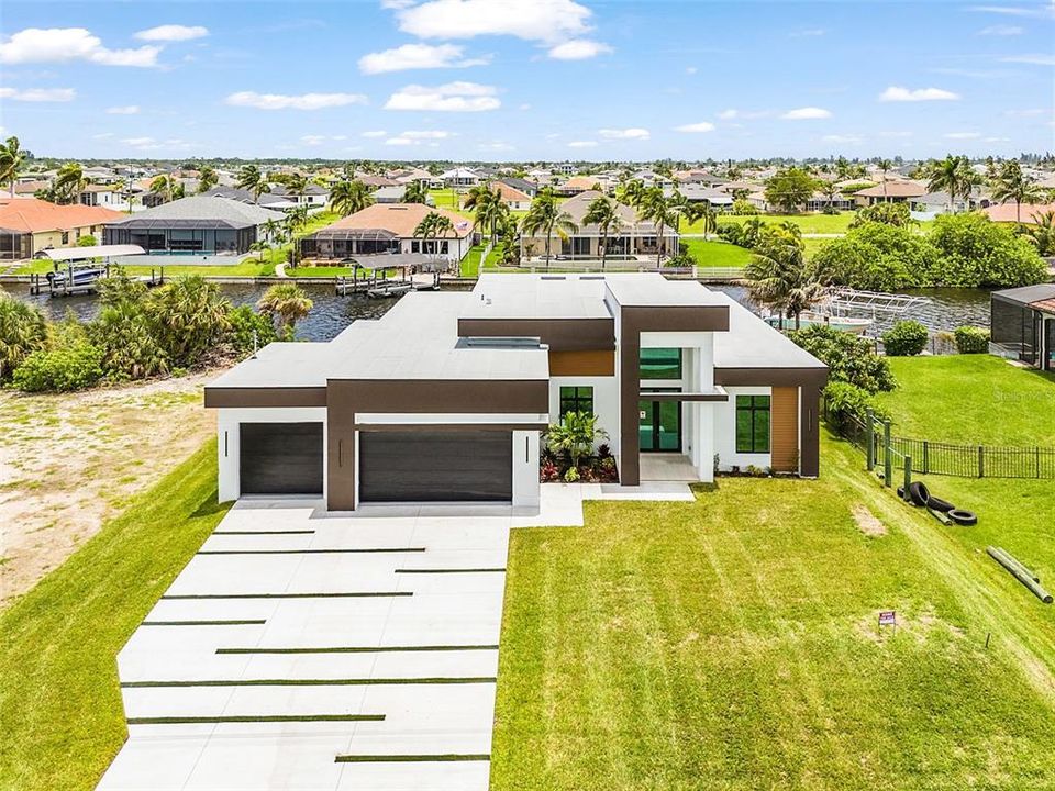 For Sale: $999,900 (4 beds, 3 baths, 2100 Square Feet)