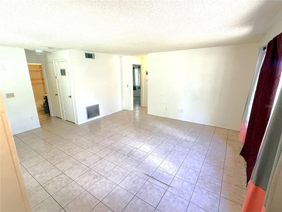 For Rent: $1,425 (2 beds, 2 baths, 930 Square Feet)
