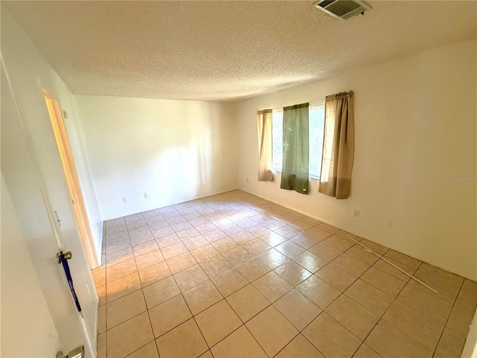 For Rent: $1,425 (2 beds, 2 baths, 930 Square Feet)