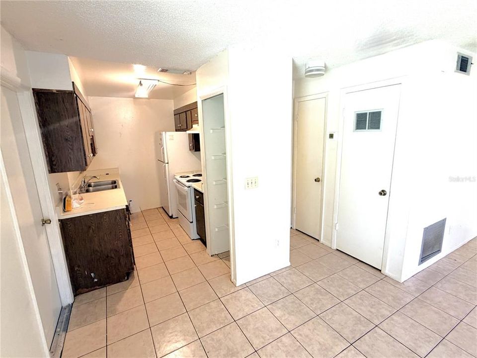 For Rent: $1,425 (2 beds, 2 baths, 930 Square Feet)
