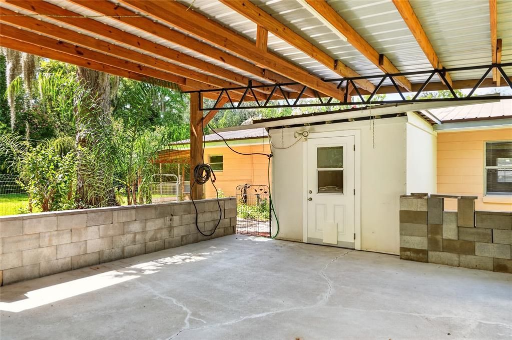For Sale: $305,000 (2 beds, 2 baths, 1350 Square Feet)