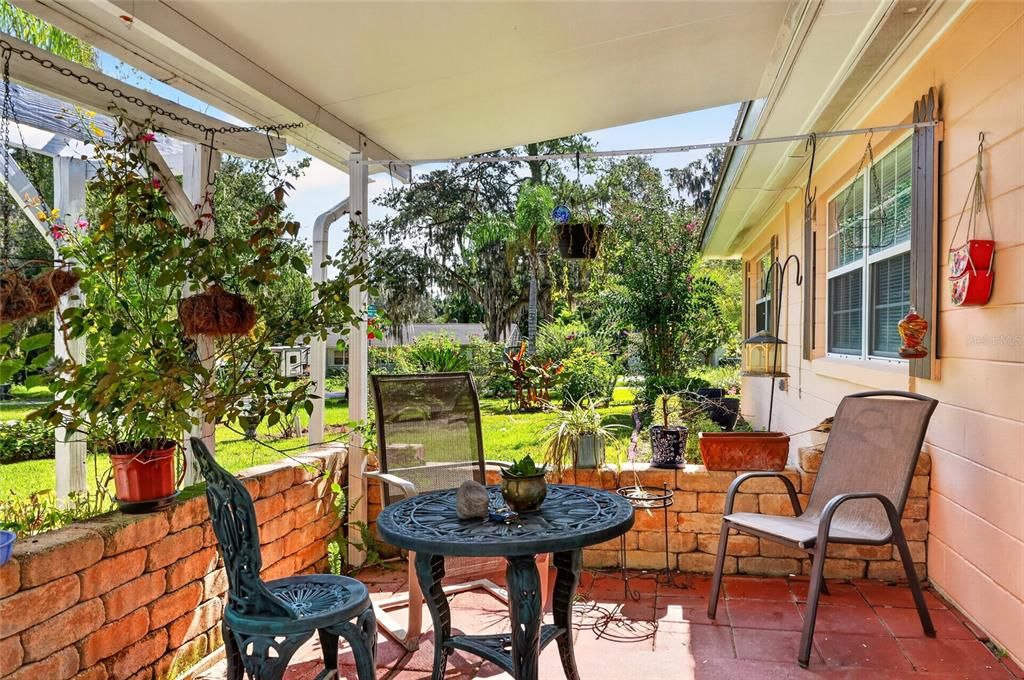 For Sale: $305,000 (2 beds, 2 baths, 1350 Square Feet)