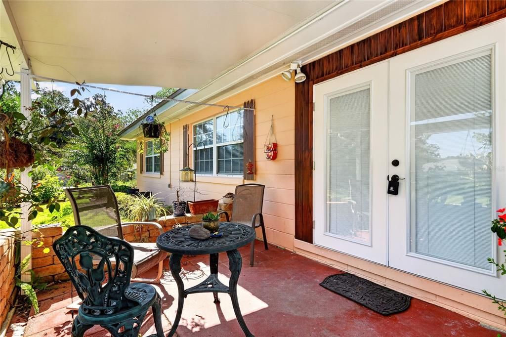 For Sale: $305,000 (2 beds, 2 baths, 1350 Square Feet)