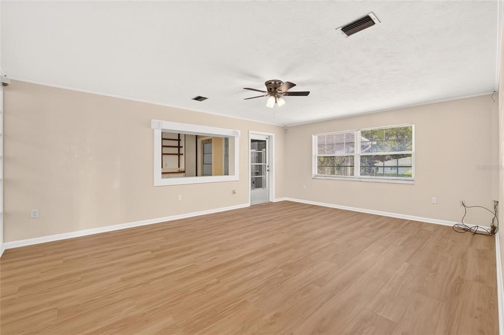 For Sale: $305,000 (2 beds, 2 baths, 1350 Square Feet)