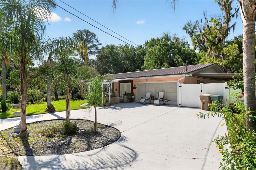 For Sale: $305,000 (2 beds, 2 baths, 1350 Square Feet)