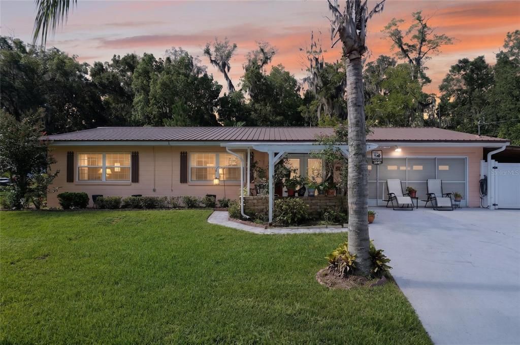 For Sale: $305,000 (2 beds, 2 baths, 1350 Square Feet)