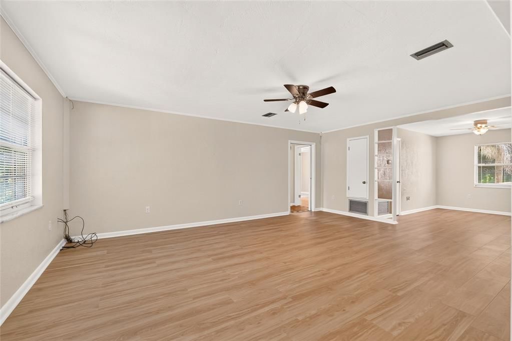 For Sale: $305,000 (2 beds, 2 baths, 1350 Square Feet)