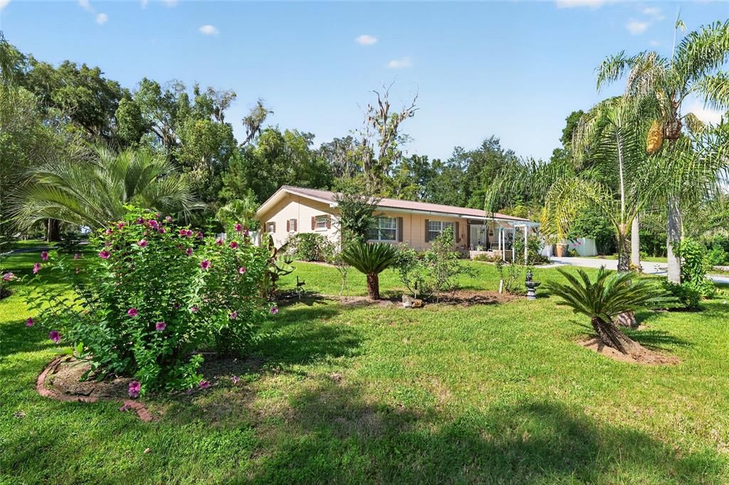 For Sale: $305,000 (2 beds, 2 baths, 1350 Square Feet)
