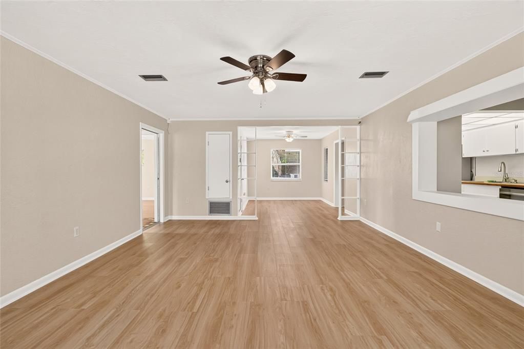 For Sale: $305,000 (2 beds, 2 baths, 1350 Square Feet)
