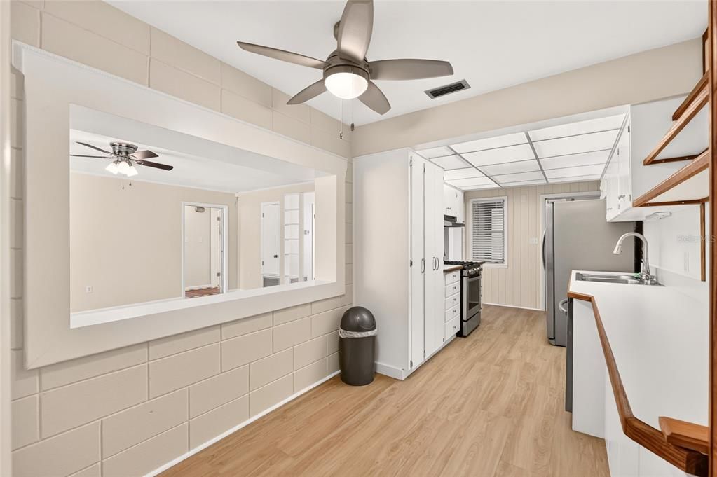 For Sale: $305,000 (2 beds, 2 baths, 1350 Square Feet)