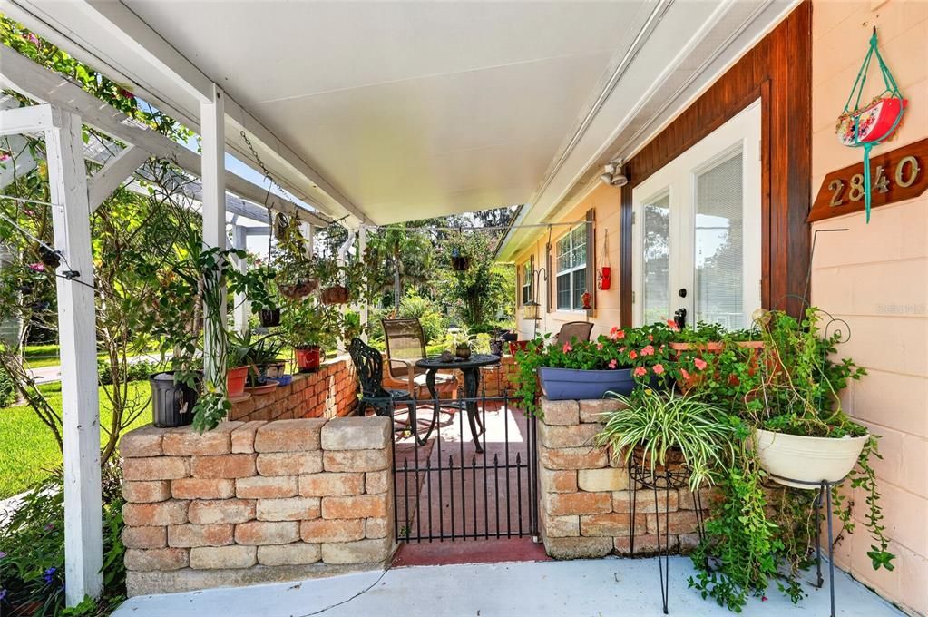 For Sale: $305,000 (2 beds, 2 baths, 1350 Square Feet)