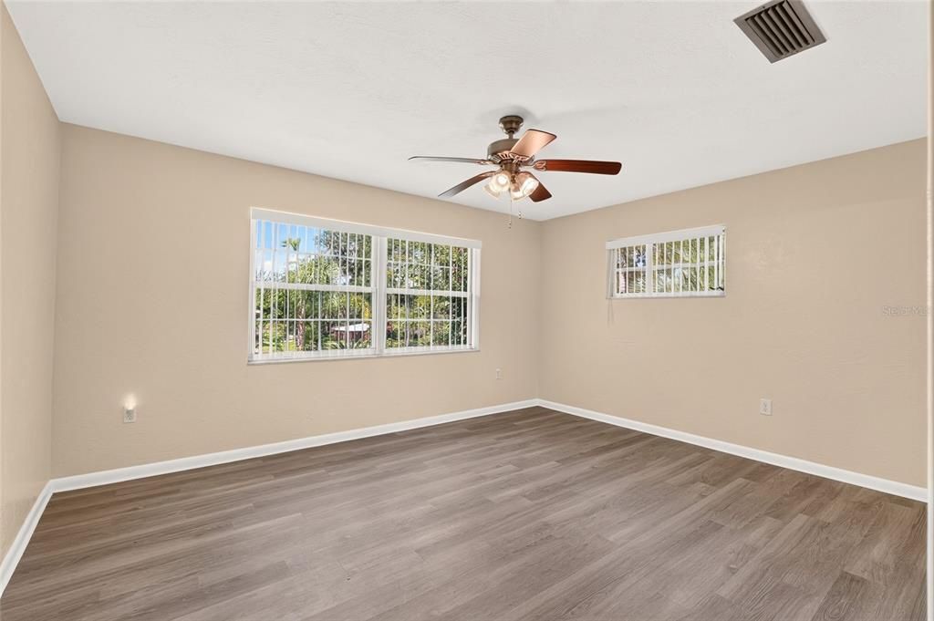 For Sale: $305,000 (2 beds, 2 baths, 1350 Square Feet)