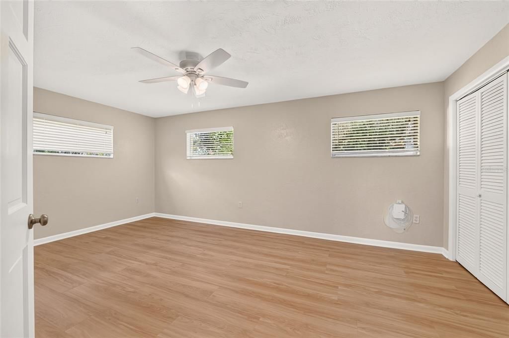 For Sale: $305,000 (2 beds, 2 baths, 1350 Square Feet)