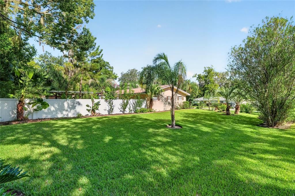 For Sale: $305,000 (2 beds, 2 baths, 1350 Square Feet)