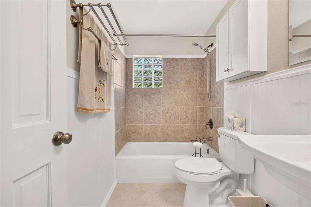 For Sale: $305,000 (2 beds, 2 baths, 1350 Square Feet)
