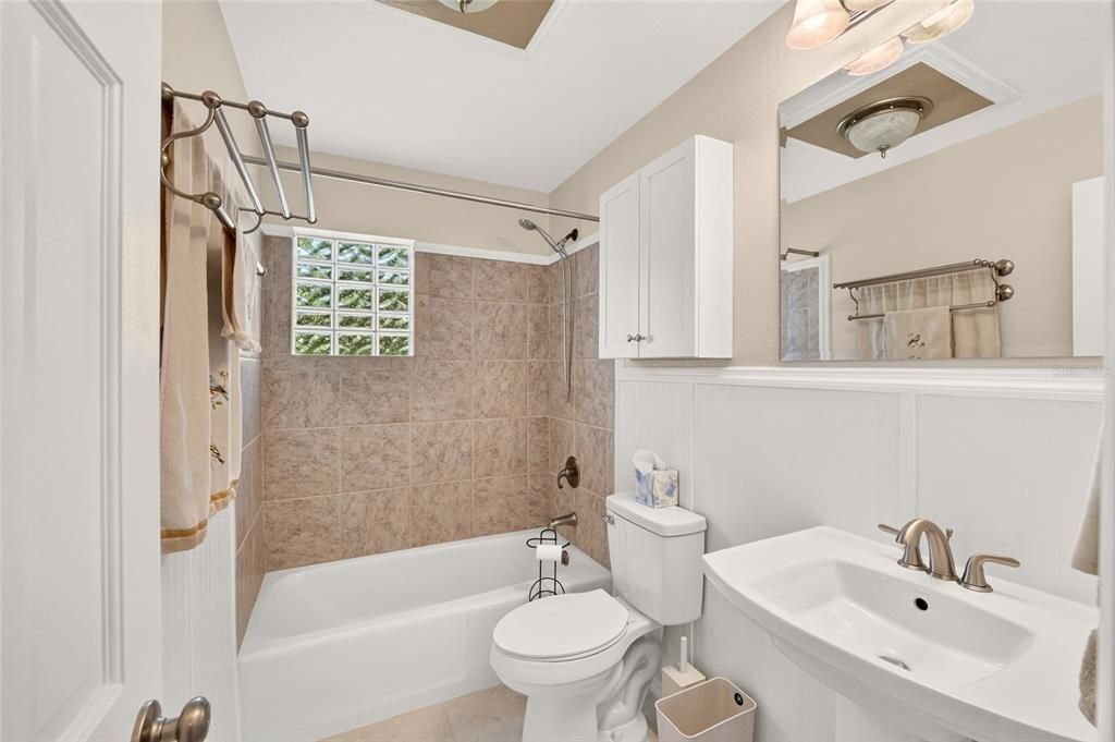 For Sale: $305,000 (2 beds, 2 baths, 1350 Square Feet)