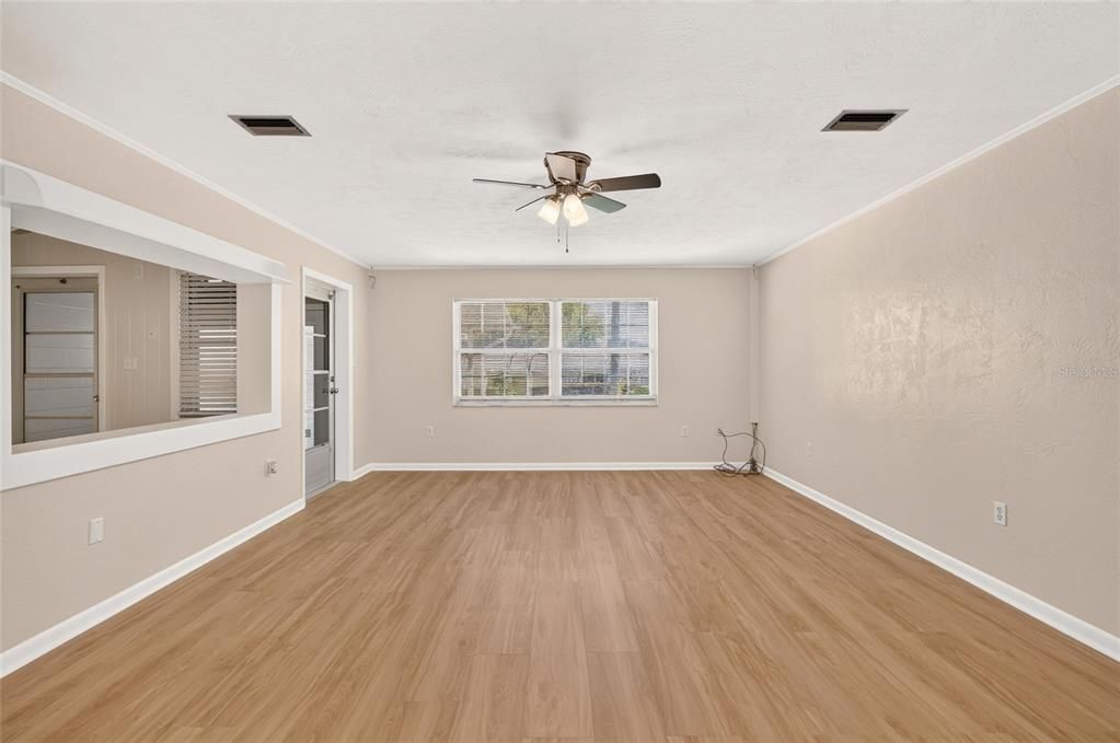 For Sale: $305,000 (2 beds, 2 baths, 1350 Square Feet)