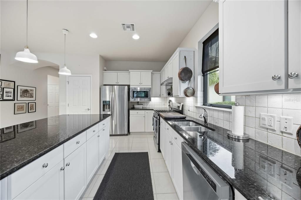 For Sale: $539,000 (2 beds, 2 baths, 1675 Square Feet)