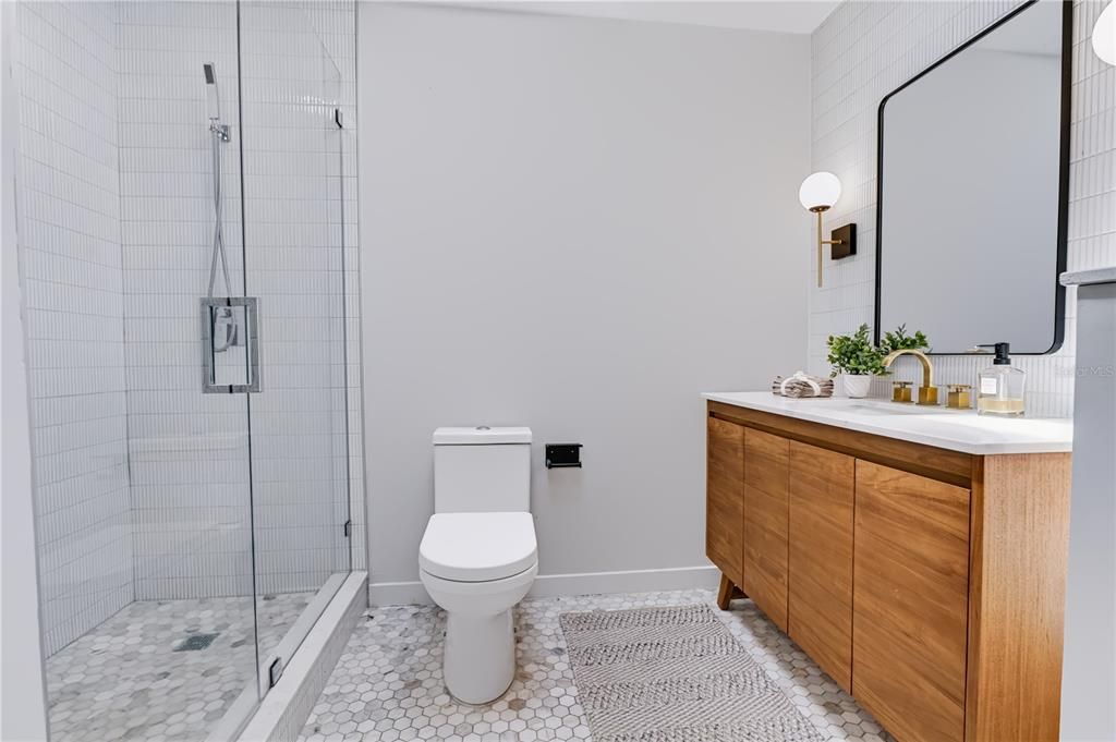 Activo con contrato: $749,000 (3 camas, 3 baños, 3554 Pies cuadrados)