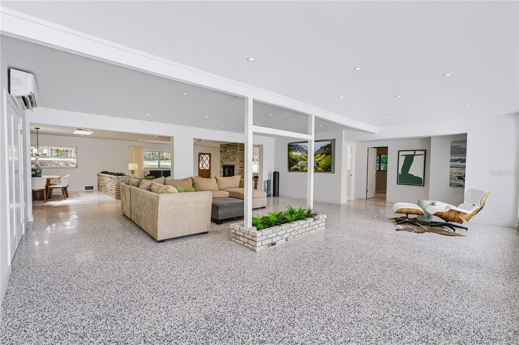 Activo con contrato: $749,000 (3 camas, 3 baños, 3554 Pies cuadrados)