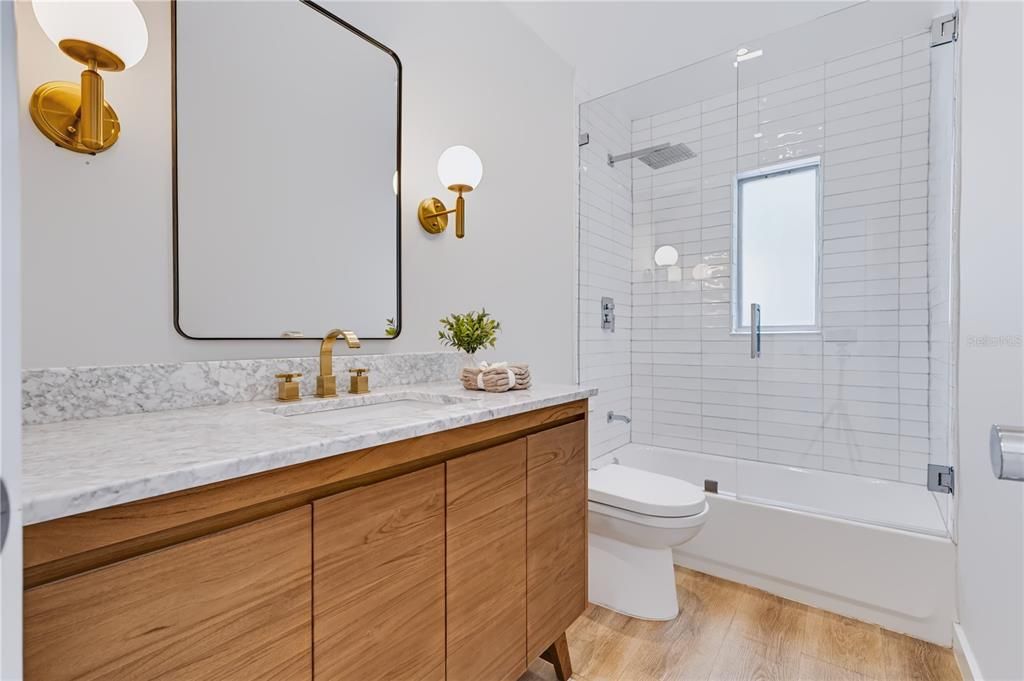 Activo con contrato: $749,000 (3 camas, 3 baños, 3554 Pies cuadrados)