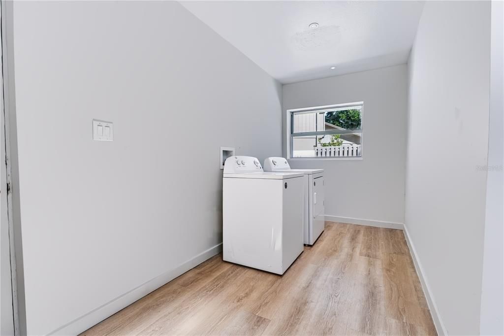 Activo con contrato: $749,000 (3 camas, 3 baños, 3554 Pies cuadrados)