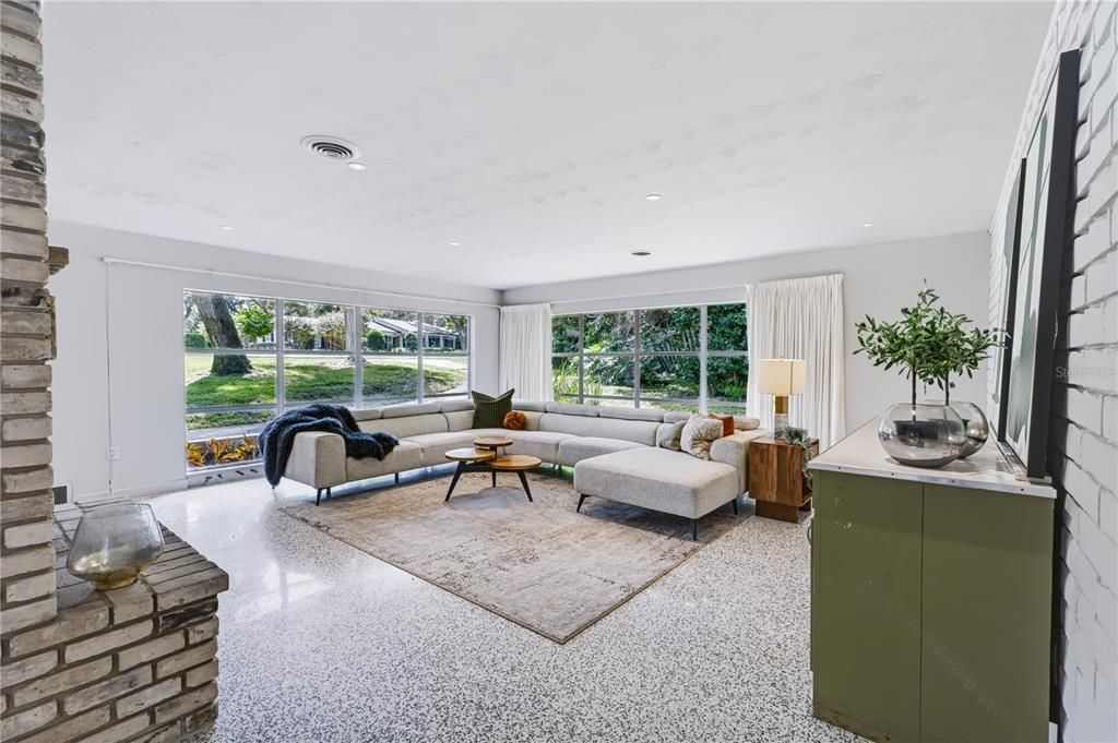 Activo con contrato: $749,000 (3 camas, 3 baños, 3554 Pies cuadrados)
