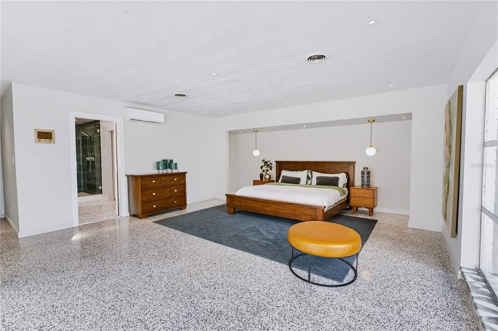 Activo con contrato: $749,000 (3 camas, 3 baños, 3554 Pies cuadrados)