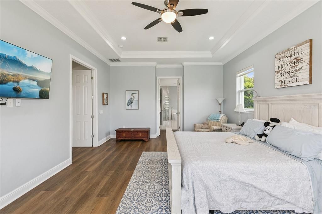 For Sale: $975,000 (5 beds, 4 baths, 4566 Square Feet)