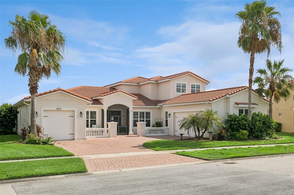 For Sale: $975,000 (5 beds, 4 baths, 4566 Square Feet)