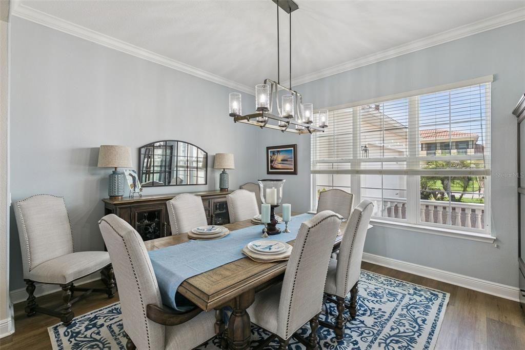 For Sale: $975,000 (5 beds, 4 baths, 4566 Square Feet)