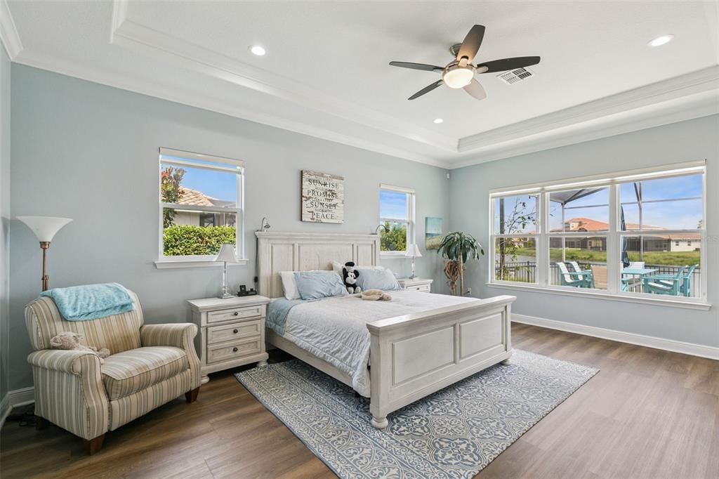 For Sale: $975,000 (5 beds, 4 baths, 4566 Square Feet)
