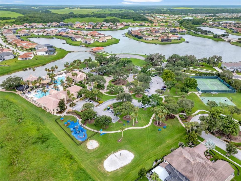 For Sale: $975,000 (5 beds, 4 baths, 4566 Square Feet)