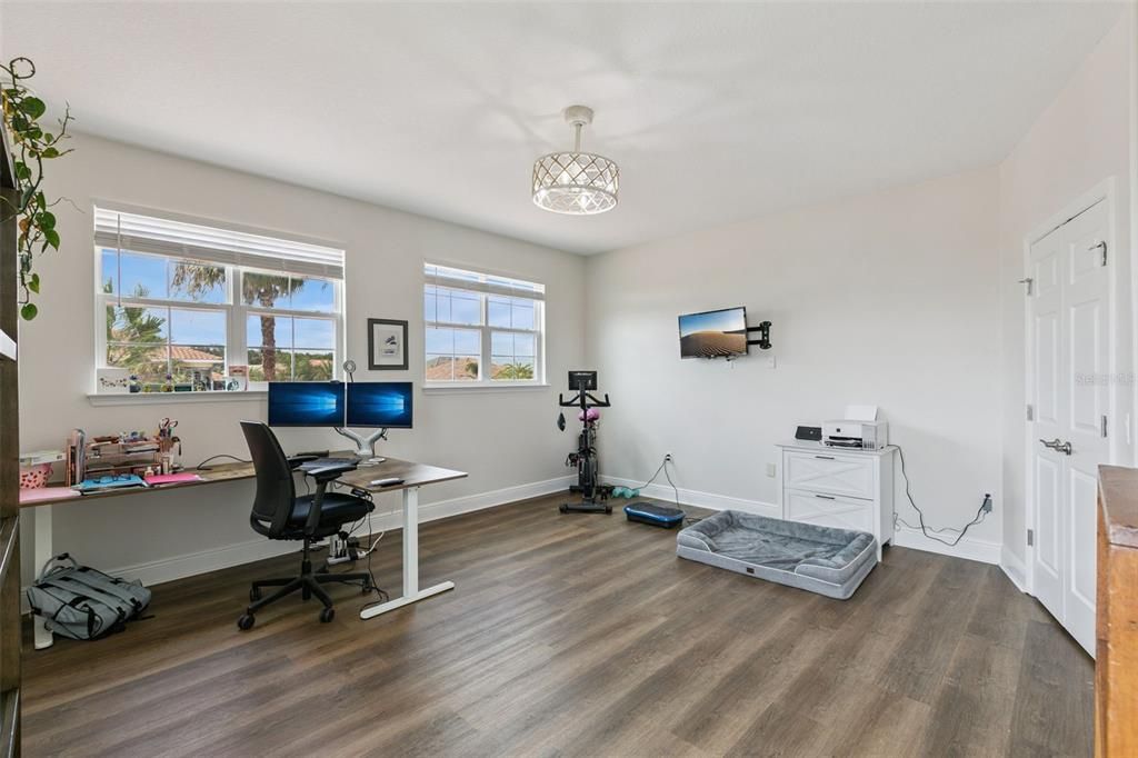 For Sale: $975,000 (5 beds, 4 baths, 4566 Square Feet)