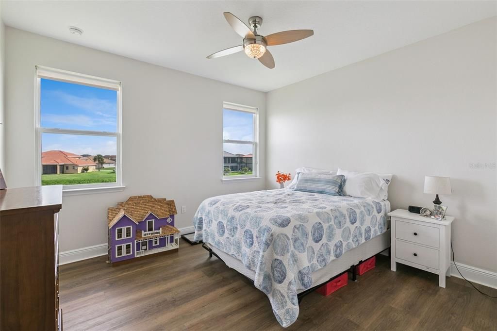 For Sale: $975,000 (5 beds, 4 baths, 4566 Square Feet)