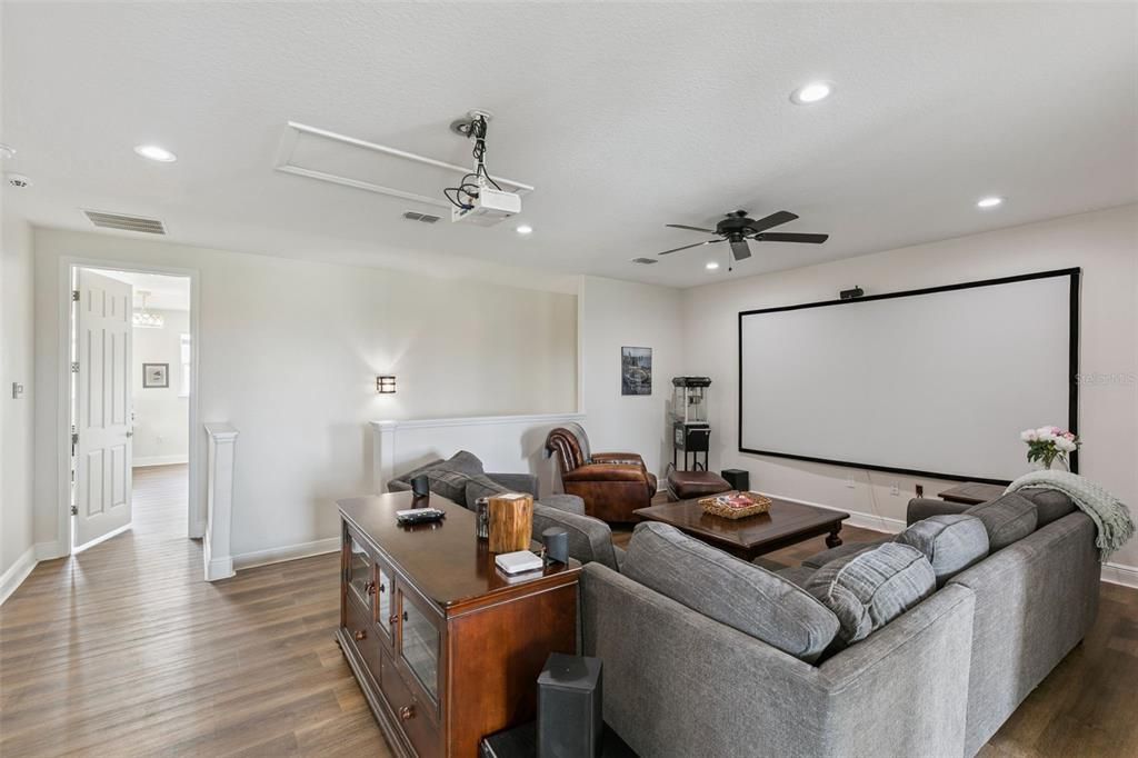 For Sale: $975,000 (5 beds, 4 baths, 4566 Square Feet)