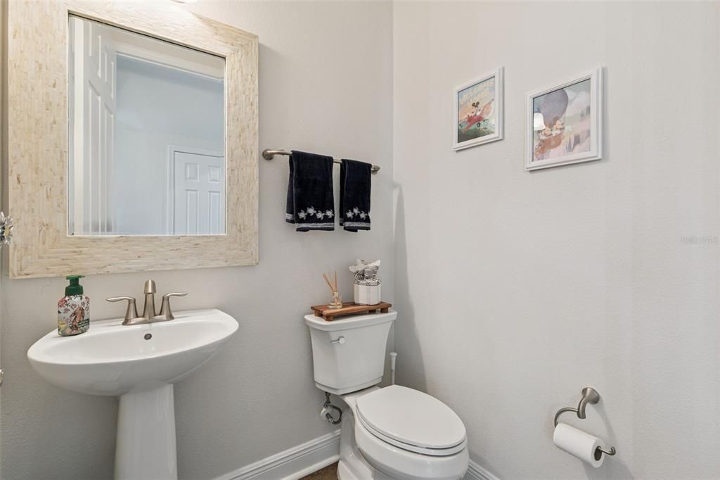 For Sale: $975,000 (5 beds, 4 baths, 4566 Square Feet)