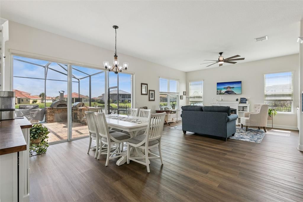 For Sale: $975,000 (5 beds, 4 baths, 4566 Square Feet)