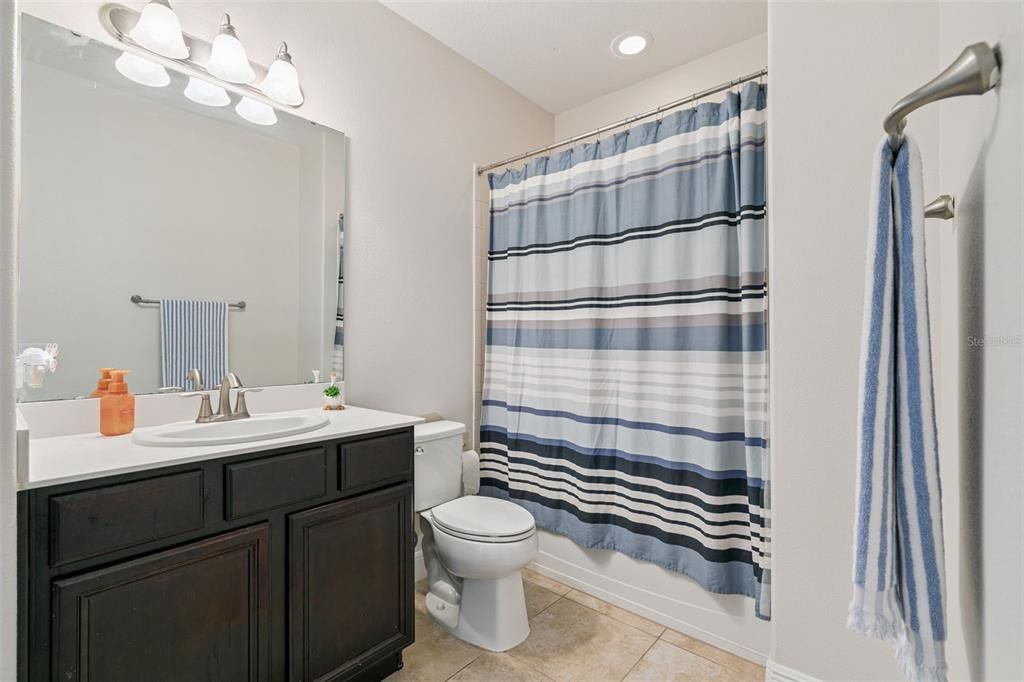 For Sale: $975,000 (5 beds, 4 baths, 4566 Square Feet)