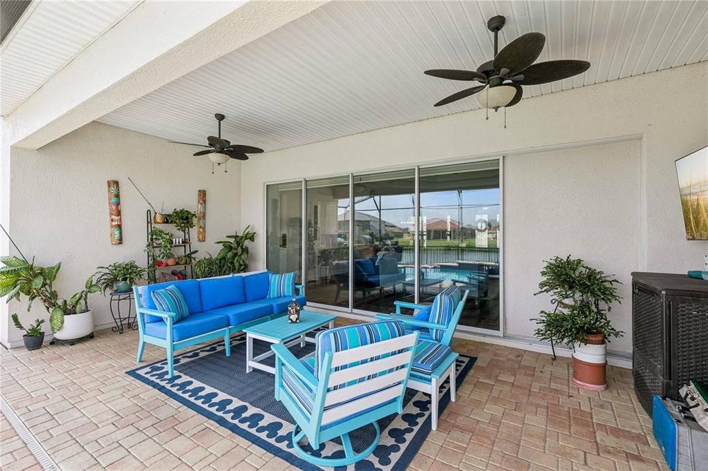 For Sale: $975,000 (5 beds, 4 baths, 4566 Square Feet)