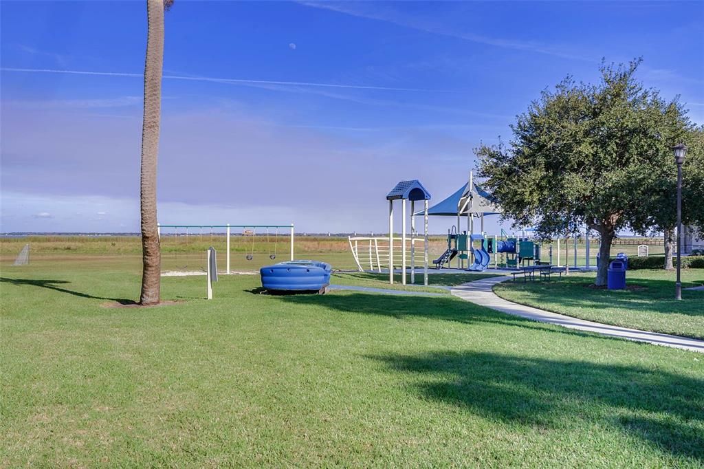 For Sale: $975,000 (5 beds, 4 baths, 4566 Square Feet)