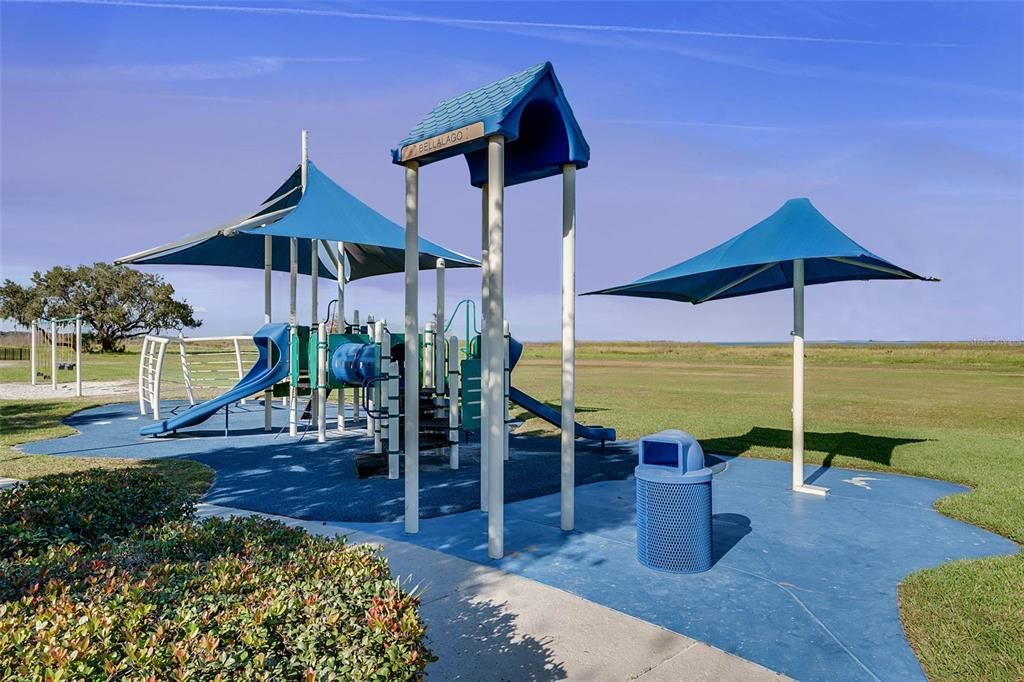 For Sale: $975,000 (5 beds, 4 baths, 4566 Square Feet)