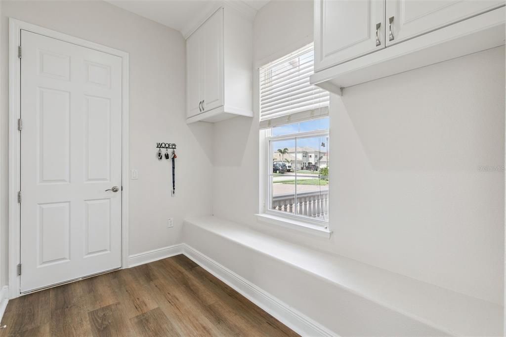 For Sale: $975,000 (5 beds, 4 baths, 4566 Square Feet)