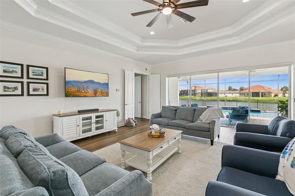 For Sale: $975,000 (5 beds, 4 baths, 4566 Square Feet)