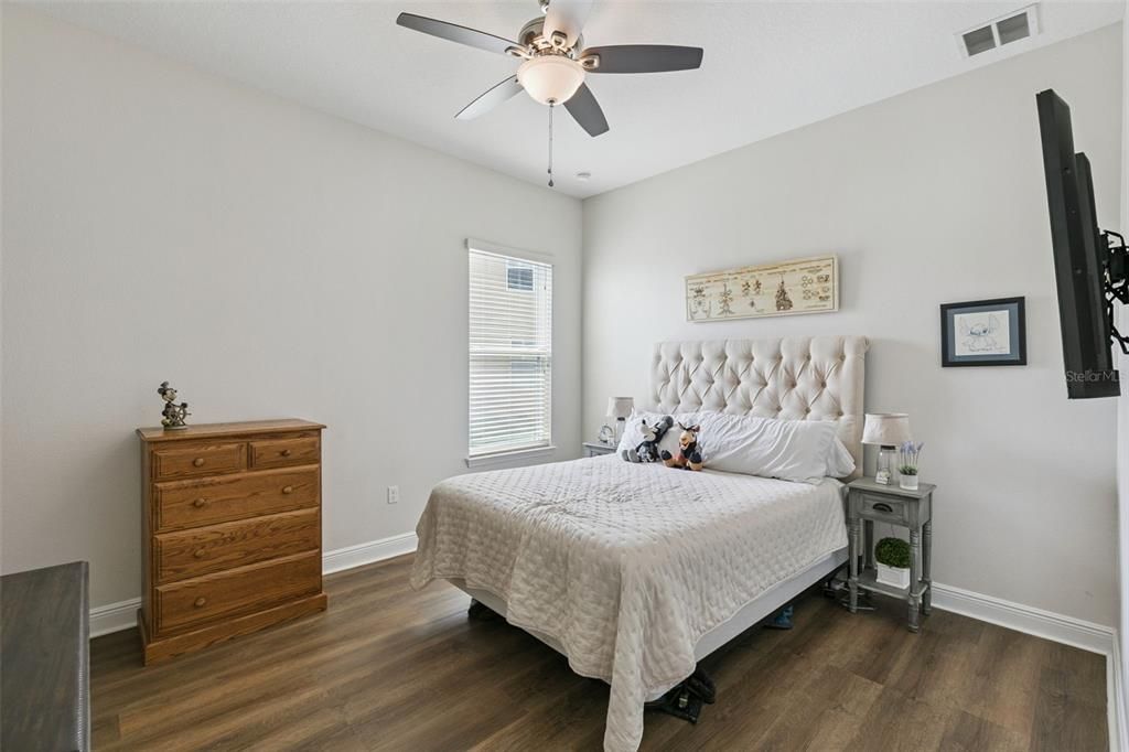 For Sale: $975,000 (5 beds, 4 baths, 4566 Square Feet)