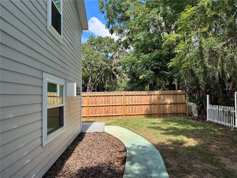 For Rent: $2,250 (2 beds, 2 baths, 900 Square Feet)