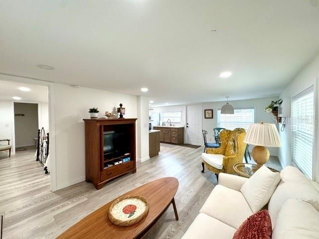 For Rent: $2,250 (2 beds, 2 baths, 900 Square Feet)