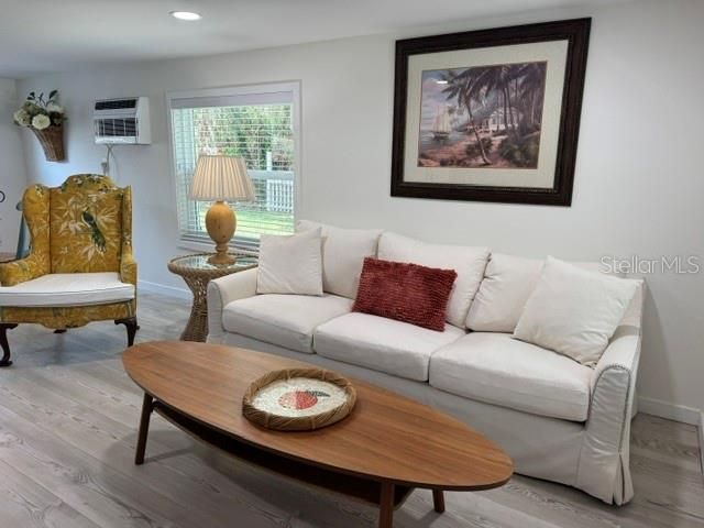 For Rent: $2,250 (2 beds, 2 baths, 900 Square Feet)