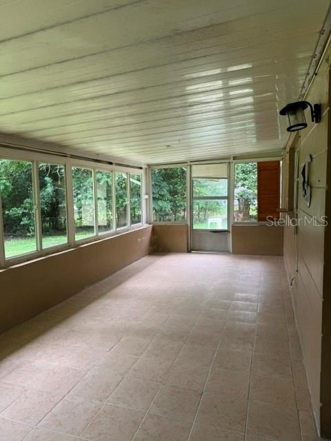 For Sale: $179,900 (2 beds, 1 baths, 900 Square Feet)