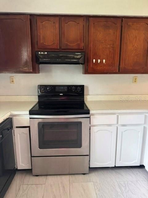 For Sale: $179,900 (2 beds, 1 baths, 900 Square Feet)